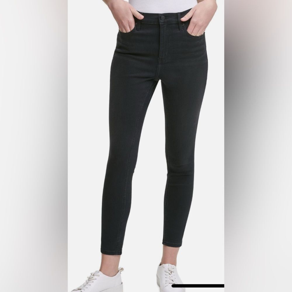 NWT Calvin Klein Women's Black High Rise Ultra Skinny Jeggings Black Size 28